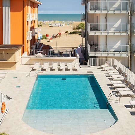 Hotel Garni' Serena Каорле Екстериор снимка