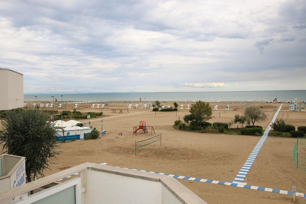Hotel Garni' Serena Каорле Екстериор снимка