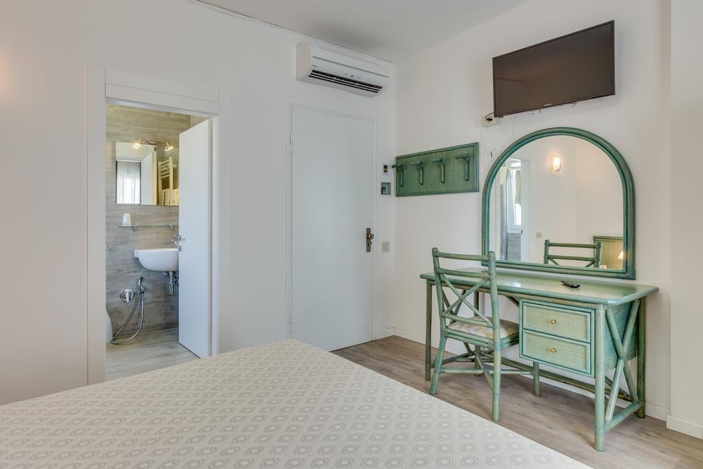 Hotel Garni' Serena Каорле Екстериор снимка