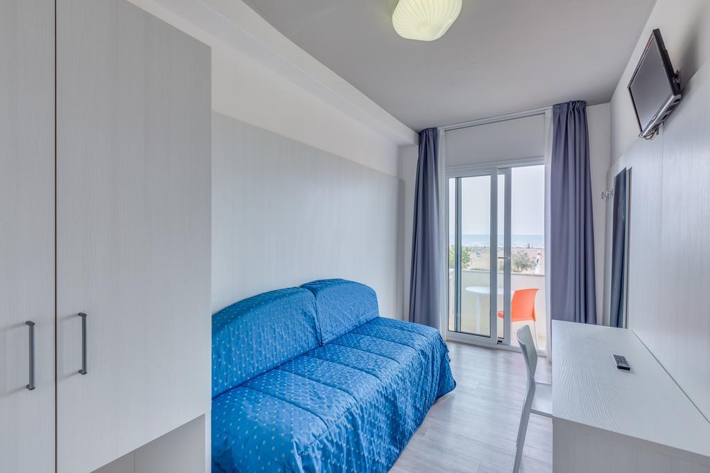 Hotel Garni' Serena Каорле Екстериор снимка