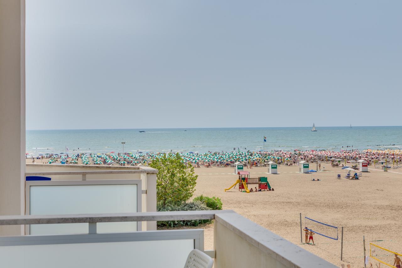 Hotel Garni' Serena Каорле Екстериор снимка
