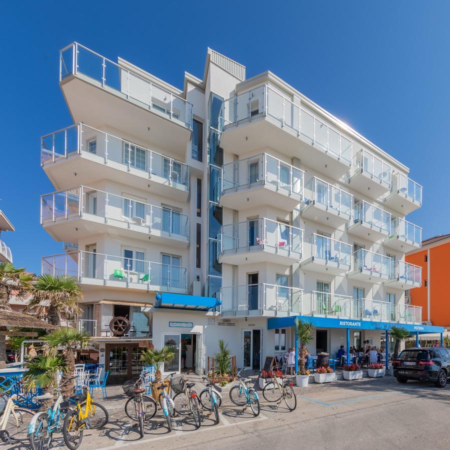 Hotel Garni' Serena Каорле Екстериор снимка