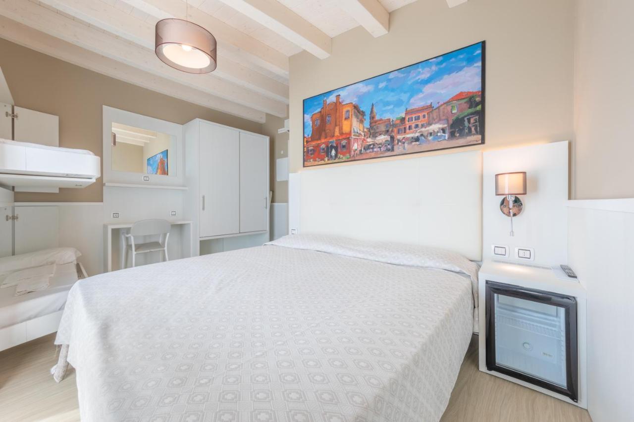 Hotel Garni' Serena Каорле Екстериор снимка