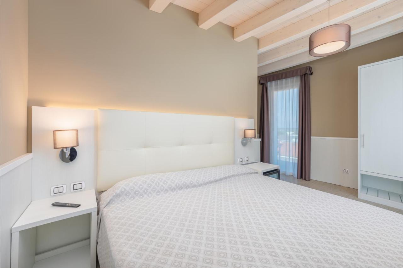 Hotel Garni' Serena Каорле Екстериор снимка