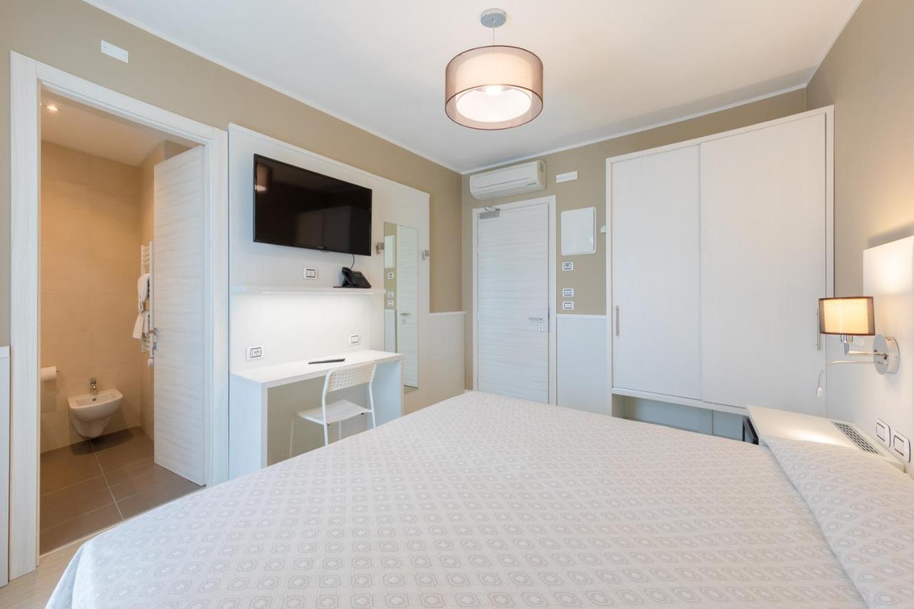 Hotel Garni' Serena Каорле Екстериор снимка