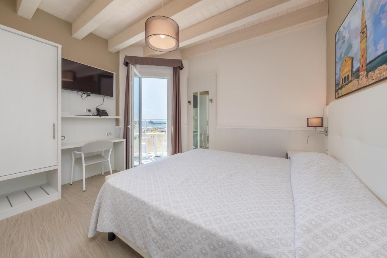 Hotel Garni' Serena Каорле Екстериор снимка