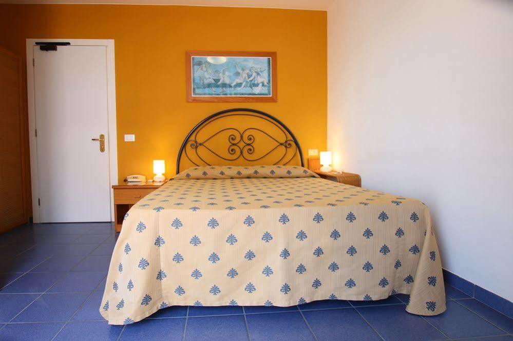 Hotel Garni' Serena Каорле Екстериор снимка